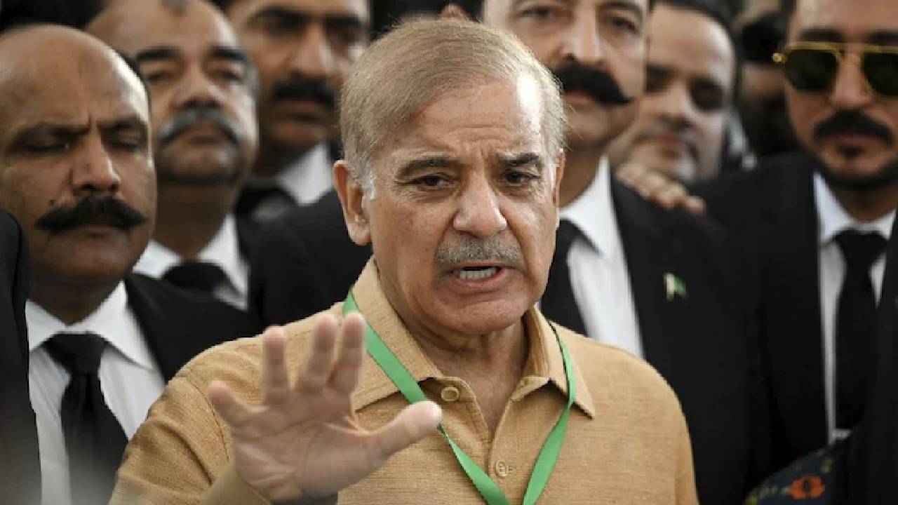 Pakistan PM: పాకిస్తాన్ ప్రధానికి సౌదీలో ఘోర అవమానం: ‘దొంగ’ అంటూ పెద్ద ఎత్తున నినాదాలు Pakistan PM: పాకిస్తాన్ ప్రధానికి సౌదీలో ఘోర అవమానం: ‘దొంగ’ అంటూ పెద్ద ఎత్తున నినాదాలు