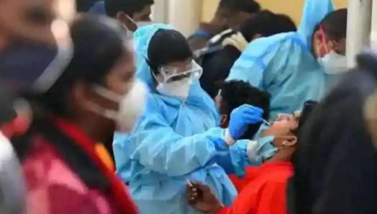 India Corona: భారత్లో కరోనా కల్లోలం.. ఒక్కరోజే 90శాతం పెరుగుదల.. ఆ రెండు రాష్ట్రాల్లో భారీగా.. India Corona: భారత్లో కరోనా కల్లోలం.. ఒక్కరోజే 90శాతం పెరుగుదల.. ఆ రెండు రాష్ట్రాల్లో భారీగా..