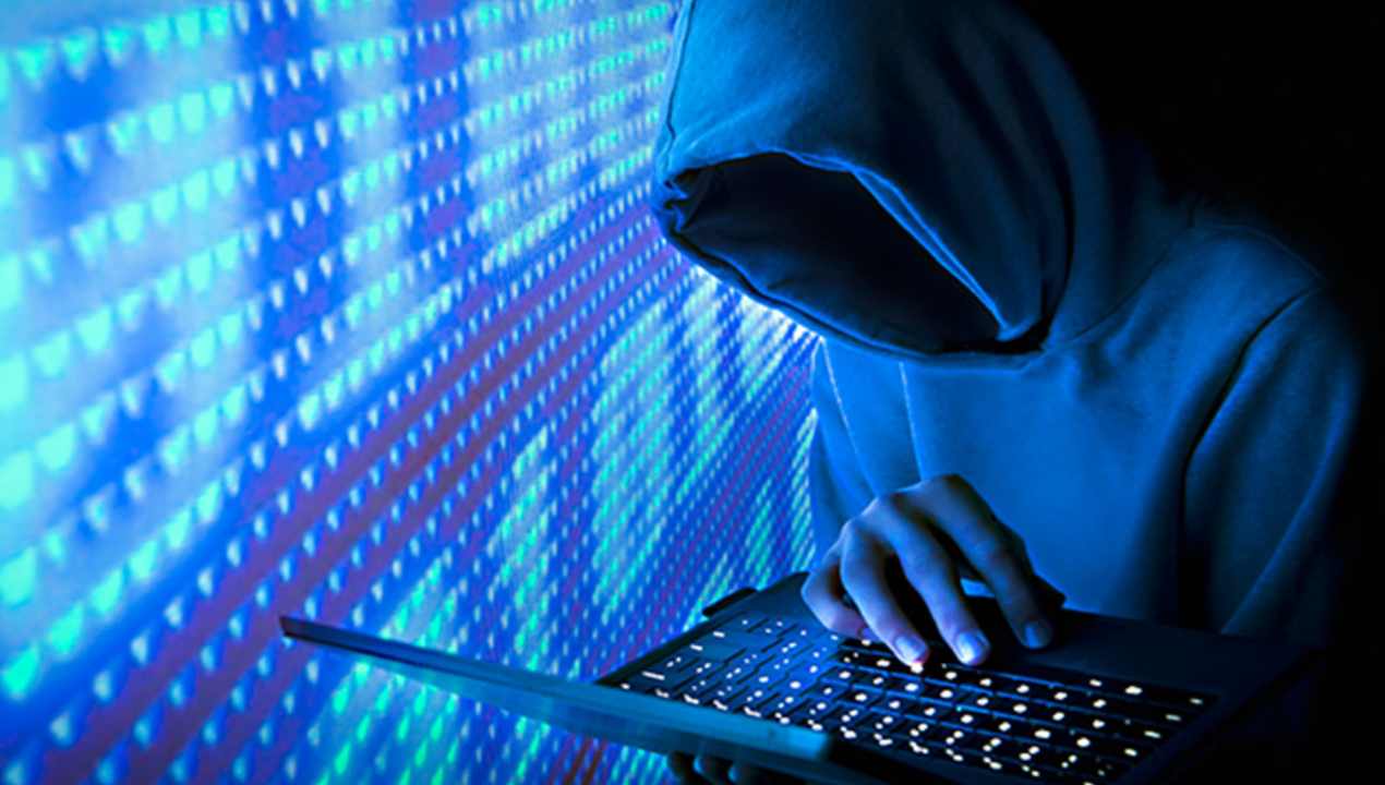 Cyber crime : కలెక్టర్ పేరిట నకిలీ వాట్సప్ ఖాతా.. రూ. 2.40లక్షలు కొట్టేసిన సైబర్ నేరగాడు Cyber crime : కలెక్టర్ పేరిట నకిలీ వాట్సప్ ఖాతా.. రూ. 2.40లక్షలు కొట్టేసిన సైబర్ నేరగాడు