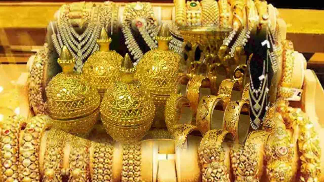 Gold Rate: బంగారం కొనాలనుకునే వారికి షాకింగ్ న్యూస్ Gold Rate: బంగారం కొనాలనుకునే వారికి షాకింగ్ న్యూస్