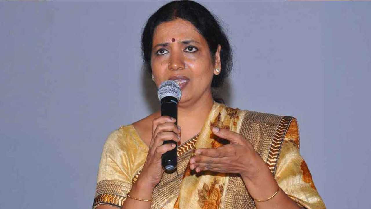Jeevitha Rajasekhar : నా కూతుళ్లపై ఇష్టమొచ్చిన థంబ్నెయిల్స్ పెట్టి రాస్తున్నారు.. నిహారిక, మోహన్బాబుపై కూడా ఇలాగే.. Jeevitha Rajasekhar : నా కూతుళ్లపై ఇష్టమొచ్చిన థంబ్నెయిల్స్ పెట్టి రాస్తున్నారు.. నిహారిక, మోహన్బాబుపై కూడా ఇలాగే..