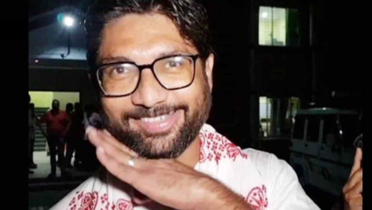 Jignesh Mevani: తగ్గేదే లే అంటూ ‘పుష్ప’ డైలాగ్ చెప్పిన గుజరాత్ ఎమ్మెల్యే.. అంత ఆవేశం ఎందుకొచ్చిందంటే.. Jignesh Mevani: తగ్గేదే లే అంటూ ‘పుష్ప’ డైలాగ్ చెప్పిన గుజరాత్ ఎమ్మెల్యే.. అంత ఆవేశం ఎందుకొచ్చిందంటే..