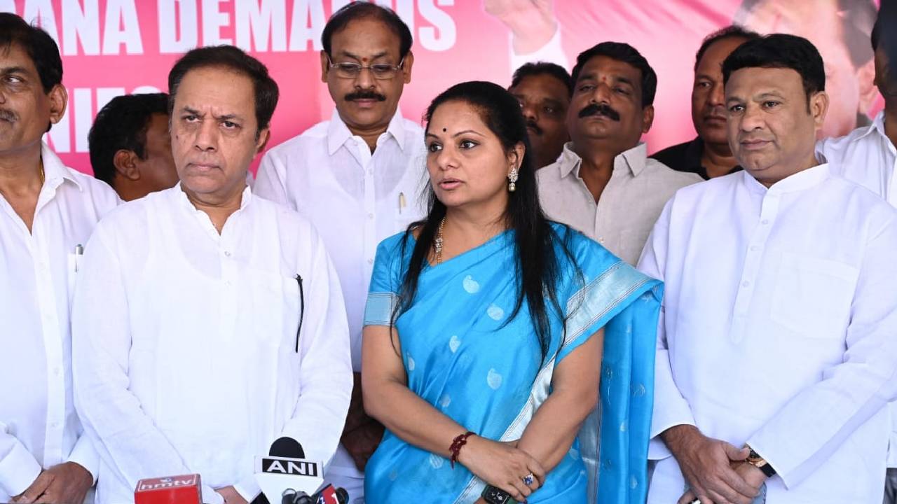 Kalvakuntla Kavitha: కేంద్ర ప్రభుత్వ పథకాలు, విధానాలు జాతీయ ఆహార భద్రత వ్యవస్థకు ముప్పు: ఎమ్మెల్సీ కవిత Kalvakuntla Kavitha: కేంద్ర ప్రభుత్వ పథకాలు, విధానాలు జాతీయ ఆహార భద్రత వ్యవస్థకు ముప్పు: ఎమ్మెల్సీ కవిత