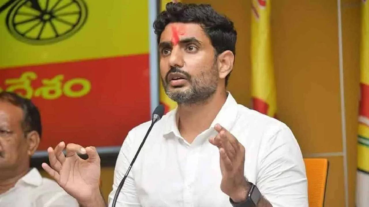 Nara Lokesh: జగన్ రెడ్డి రివర్స్ పాలనలో బాధితుల పైనే కేసులు, వేధింపులు: నారా లోకేష్ Nara Lokesh: జగన్ రెడ్డి రివర్స్ పాలనలో బాధితుల పైనే కేసులు, వేధింపులు: నారా లోకేష్