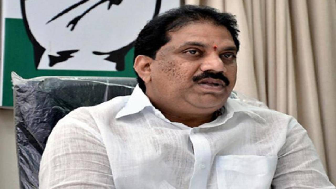 Andhra Pradesh: పొదుపు పథకంతో మహిళల అభివృద్ది: మల్లాది విష్ణు Andhra Pradesh: పొదుపు పథకంతో మహిళల అభివృద్ది: మల్లాది విష్ణు