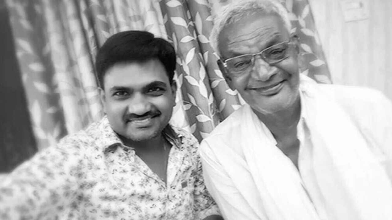 Maruthi : టాలీవుడ్లో విషాదం.. స్టార్ డైరెక్టర్ తండ్రి మృతి.. Maruthi : టాలీవుడ్లో విషాదం.. స్టార్ డైరెక్టర్ తండ్రి మృతి..