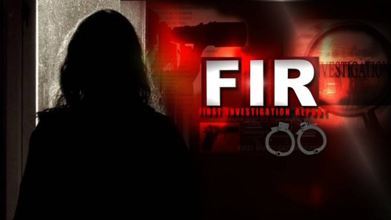 Mother Locked: పదేళ్లుగా తల్లిని ఒకేగదిలో బంధించిన కొడుకు, రిటైర్డ్ పోలీసాఫీసర్పై కేసు Mother Locked: పదేళ్లుగా తల్లిని ఒకేగదిలో బంధించిన కొడుకు, రిటైర్డ్ పోలీసాఫీసర్పై కేసు