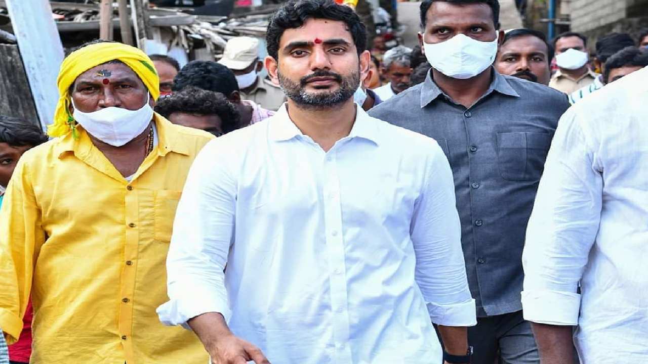 Nara Lokesh: తెనాలిలో ఉద్రిక్తత.. రూప మృతదేహం తరలింపు Nara Lokesh: తెనాలిలో ఉద్రిక్తత.. రూప మృతదేహం తరలింపు