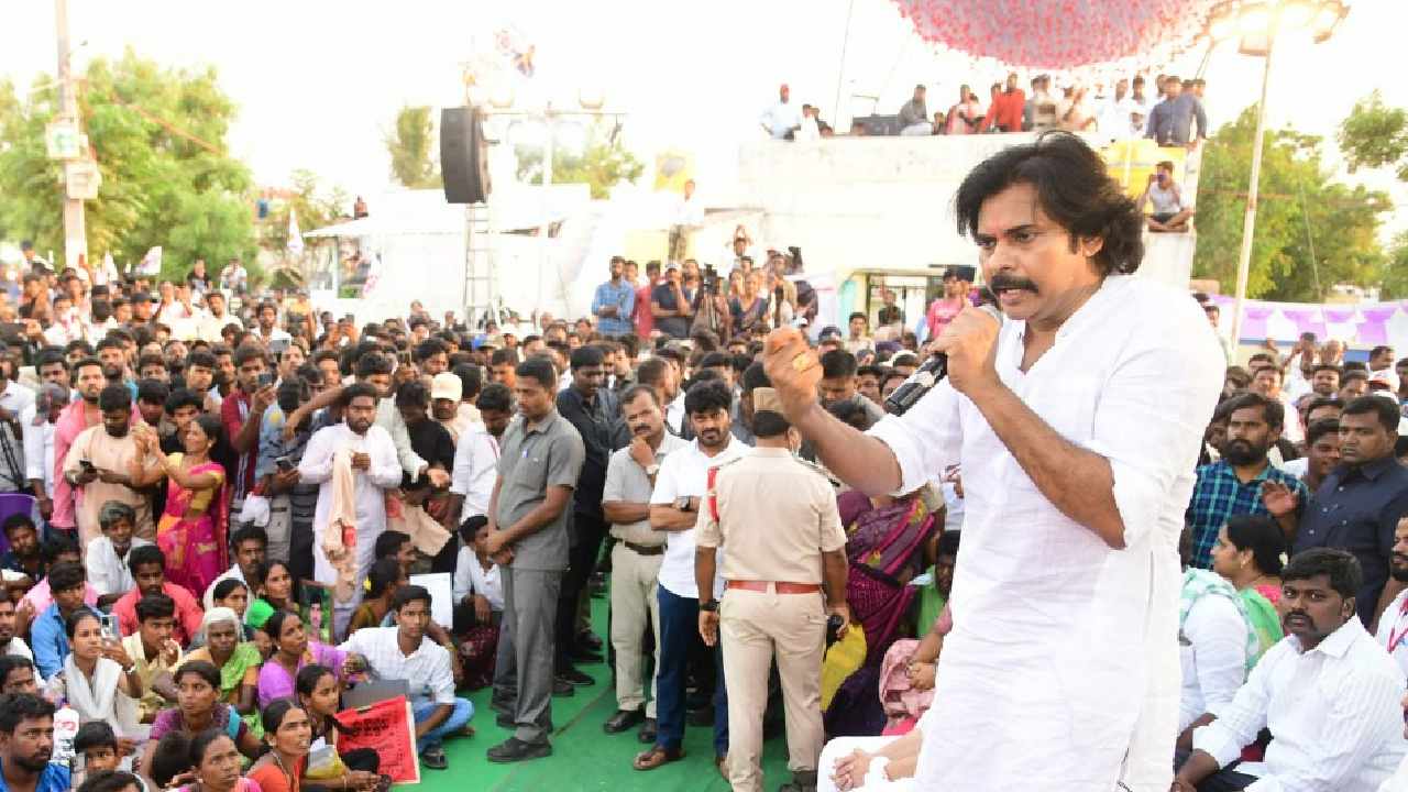 Janasena Pawan Kalyan: బురద రాజకీయాలు చేతకాదు, రైతులకు అండగా నిలవడం మా బాధ్యత: పవన్ Janasena Pawan Kalyan: బురద రాజకీయాలు చేతకాదు, రైతులకు అండగా నిలవడం మా బాధ్యత: పవన్