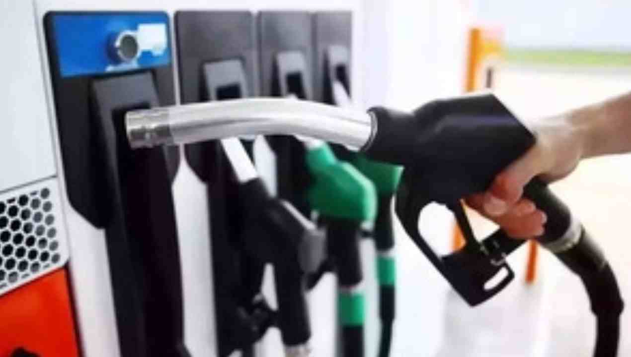 petrol price today : కొన్ని ప్రాంతాల్లో మినహా.. స్థిరంగా పెట్రోల్, డీజిల్ ధరలు.. petrol price today : కొన్ని ప్రాంతాల్లో మినహా.. స్థిరంగా పెట్రోల్, డీజిల్ ధరలు..