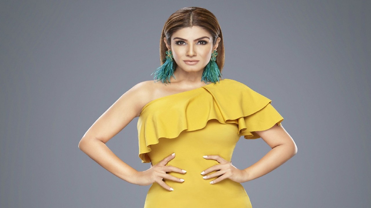 Raveena Tandon: హాలీవుడ్ను అనుకరించడం వల్లే బాలీవుడ్కు ప్రేక్షకులు దూరం: రవీనా టాండన్ Raveena Tandon: హాలీవుడ్ను అనుకరించడం వల్లే బాలీవుడ్కు ప్రేక్షకులు దూరం: రవీనా టాండన్