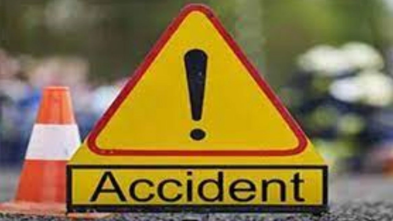 Road Accdent : ప్రైవేట్ ట్రావెల్స్ బస్సు బోల్తా Road Accdent : ప్రైవేట్ ట్రావెల్స్ బస్సు బోల్తా