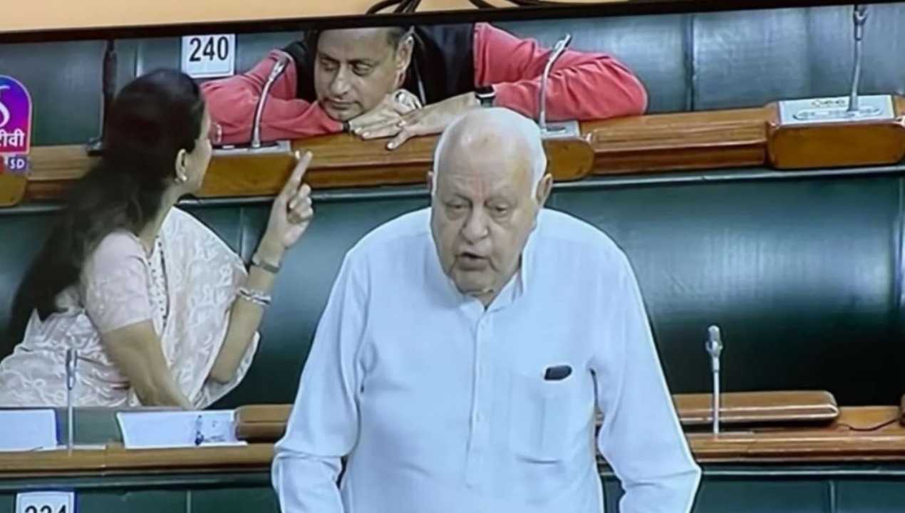 social media : లోక్సభలో శశిథరూర్, సుప్రియాసూలే ముచ్చట్లు.. సరదా మీమ్స్ చక్కర్లు social media : లోక్సభలో శశిథరూర్, సుప్రియాసూలే ముచ్చట్లు.. సరదా మీమ్స్ చక్కర్లు