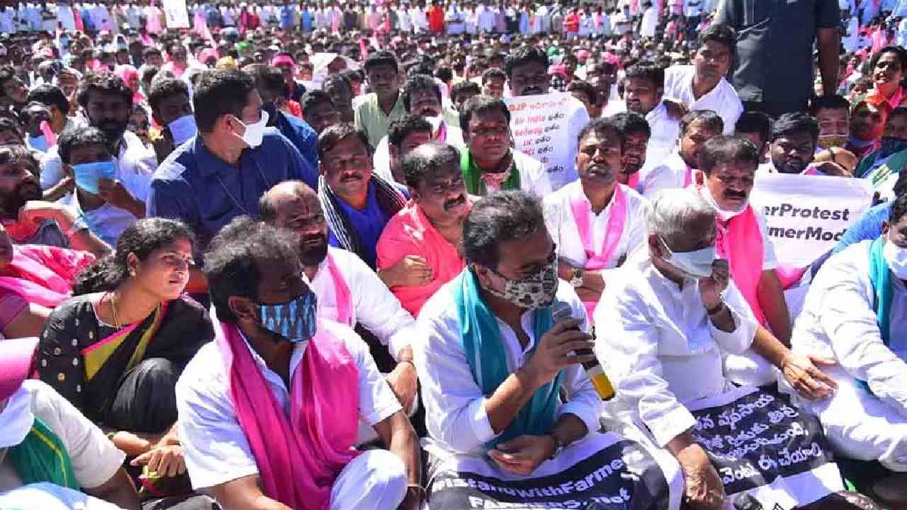 TRS Protests: ధాన్యం కొనుగోలుపై కేంద్రానికి వ్యతిరేకంగా టీఆర్ఎస్ నిరసనలు: సిరిసిల్లలో మంత్రి కేటీఆర్ పర్యటన TRS Protests: ధాన్యం కొనుగోలుపై కేంద్రానికి వ్యతిరేకంగా టీఆర్ఎస్ నిరసనలు: సిరిసిల్లలో మంత్రి కేటీఆర్ పర్యటన