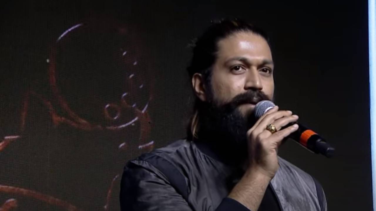 KGF 2 : రికార్డులనేవి ఒక బాధ్యత.. ‘కెజిఎఫ్ 2’ హైదరాబాద్ ప్రెస్మీట్లో యశ్ KGF 2 : రికార్డులనేవి ఒక బాధ్యత.. ‘కెజిఎఫ్ 2’ హైదరాబాద్ ప్రెస్మీట్లో యశ్