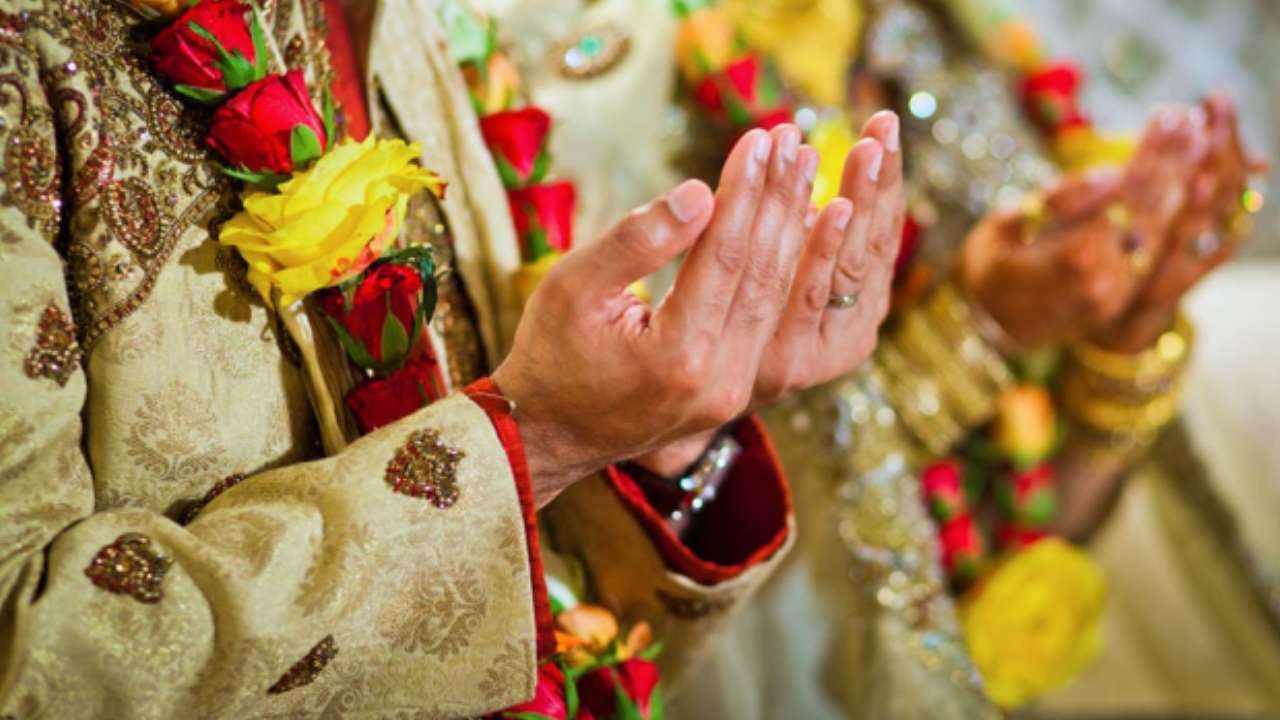 Marriage: పెళ్లి పీటలపై కుప్పకూలిన వరుడు.. పెళ్లి కూతురు తల్లిదండ్రులు చేసిన పనికి అంతాషాక్.. Marriage: పెళ్లి పీటలపై కుప్పకూలిన వరుడు.. పెళ్లి కూతురు తల్లిదండ్రులు చేసిన పనికి అంతాషాక్..