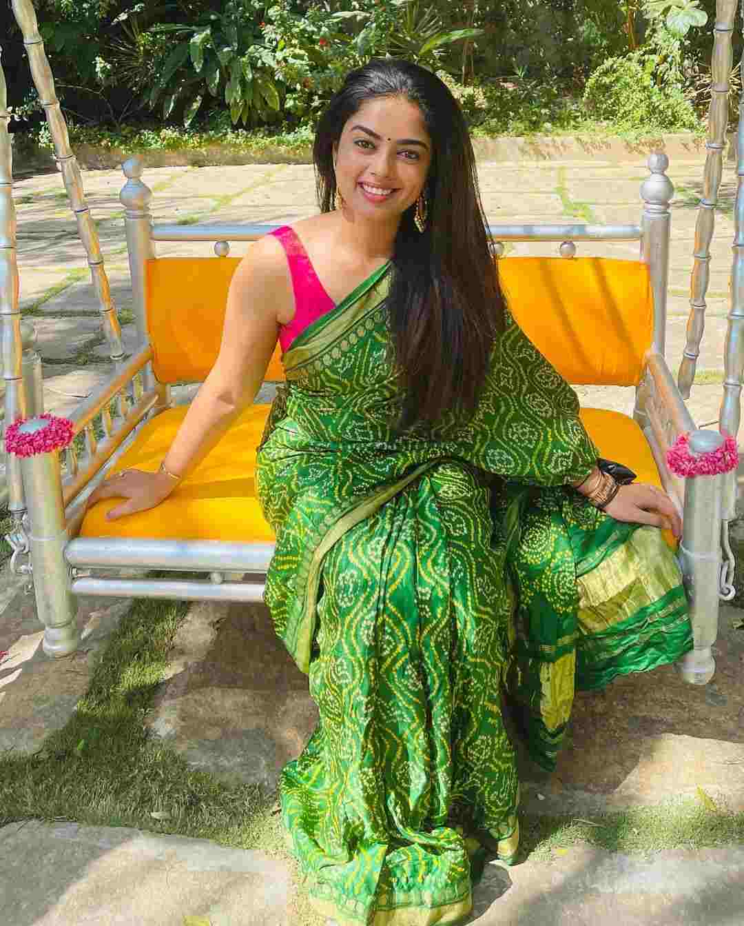 Actress Siddhi Idnani Looks Stunning In Saree Wear014