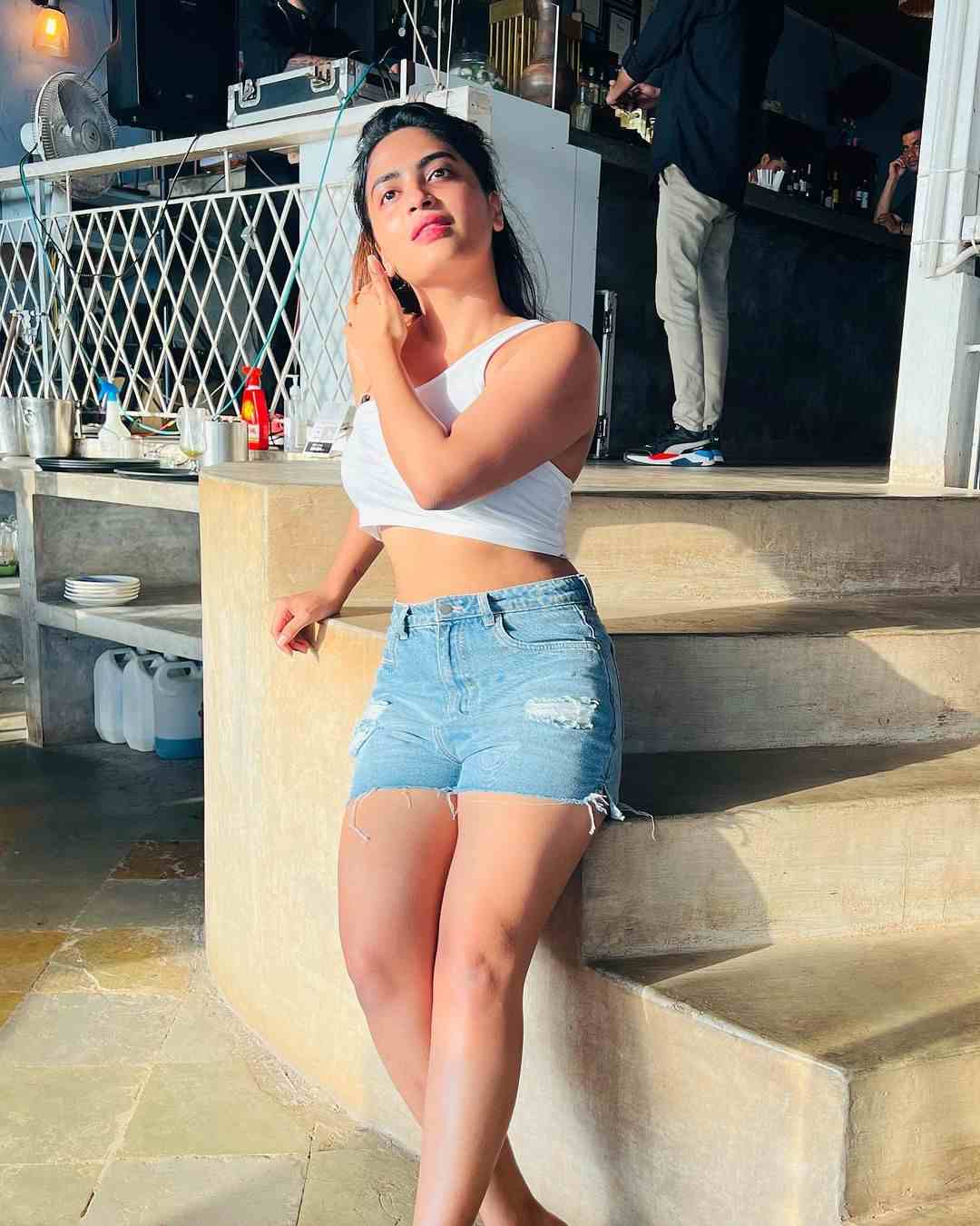 Alekhay Harika Latest Photos In Shorts Go Viral001