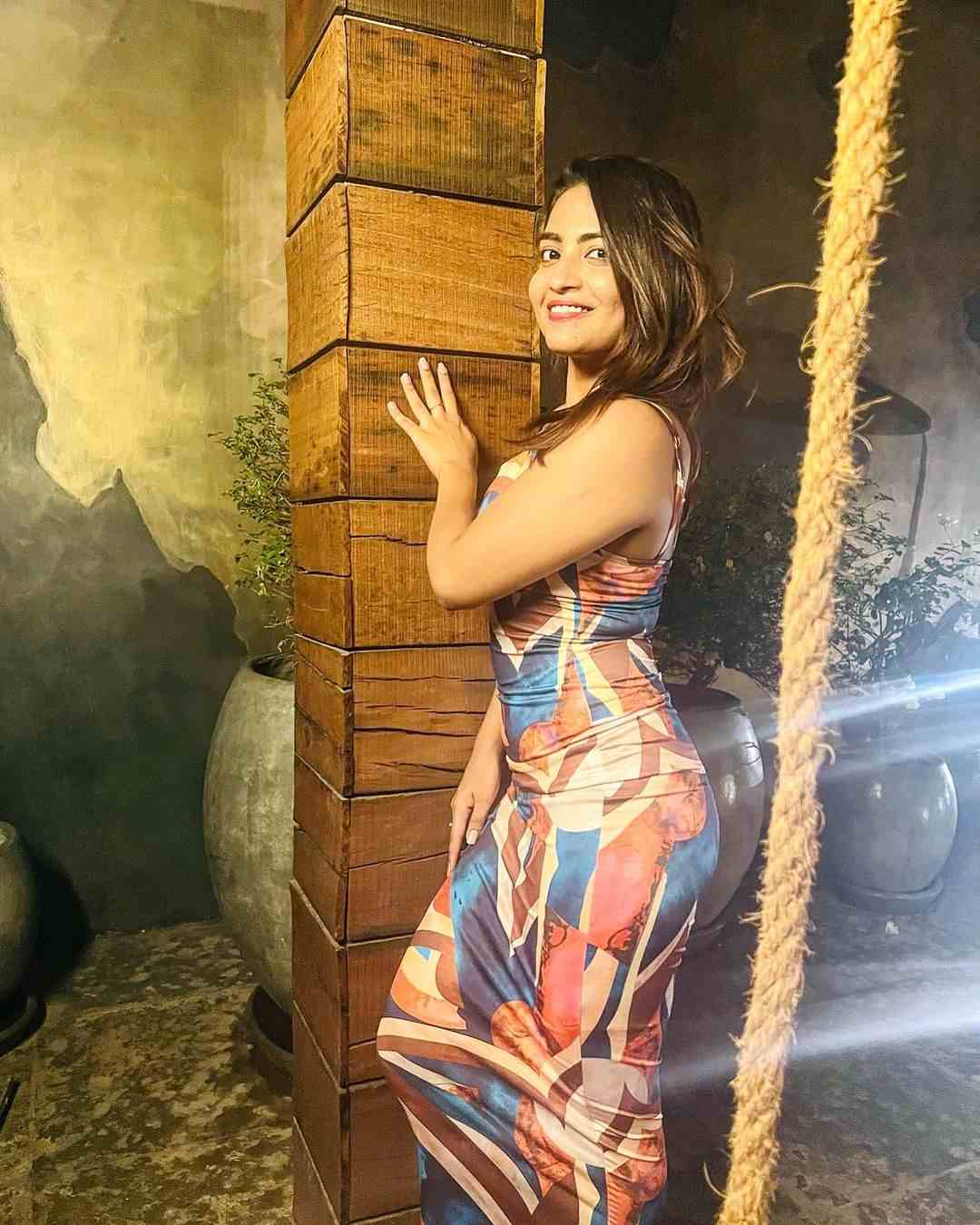 Alekhay Harika Latest Photos In Shorts Go Viral006