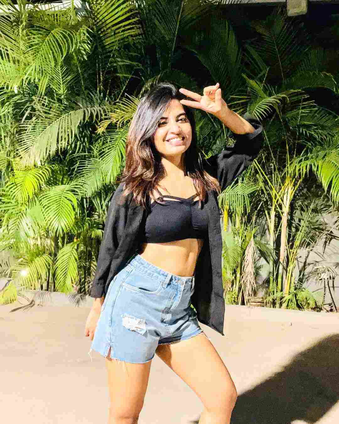 Alekhay Harika Latest Photos In Shorts Go Viral007