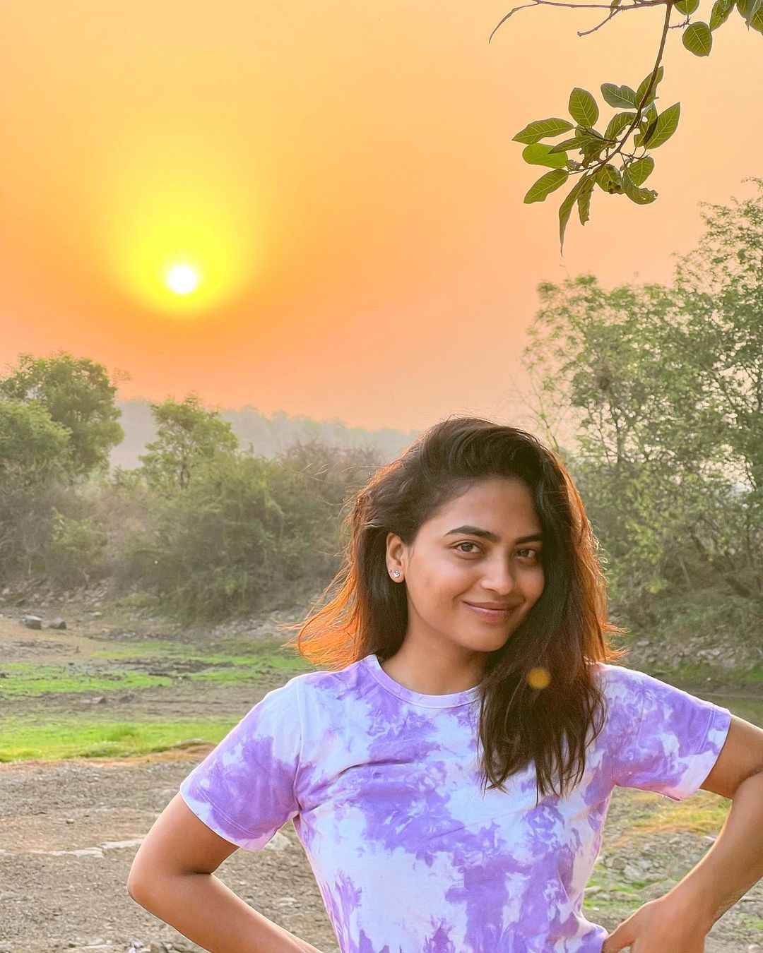 Alekhay Harika Latest Photos In Shorts Go Viral008