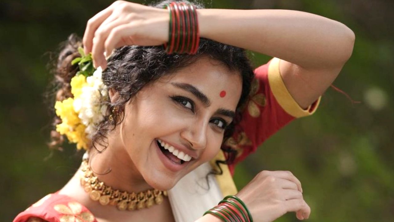 Anupama Parameswaran: సింగిల్ కాదంటూ.. తన లవ్ గురించి ట్విస్ట్ ఇచ్చిన అనుపమ! Anupama Parameswaran: సింగిల్ కాదంటూ.. తన లవ్ గురించి ట్విస్ట్ ఇచ్చిన అనుపమ!