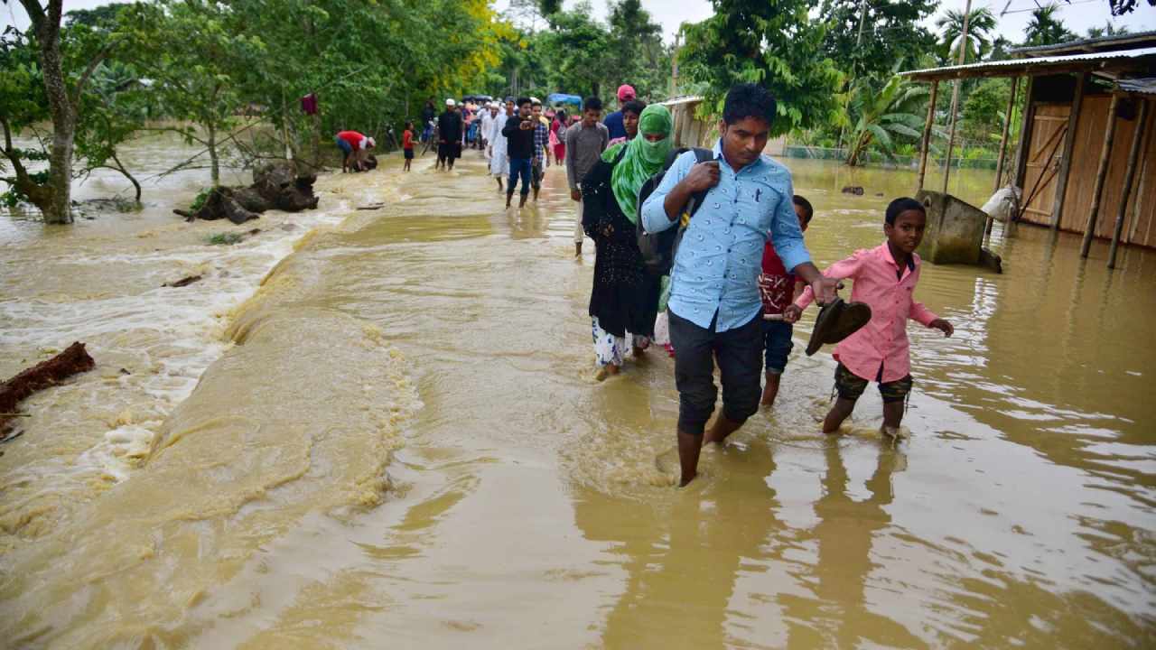 Assam Floods: అసోంను ముంచిన వరదలు.. ఎనిమిది మంది మృతి Assam Floods: అసోంను ముంచిన వరదలు.. ఎనిమిది మంది మృతి