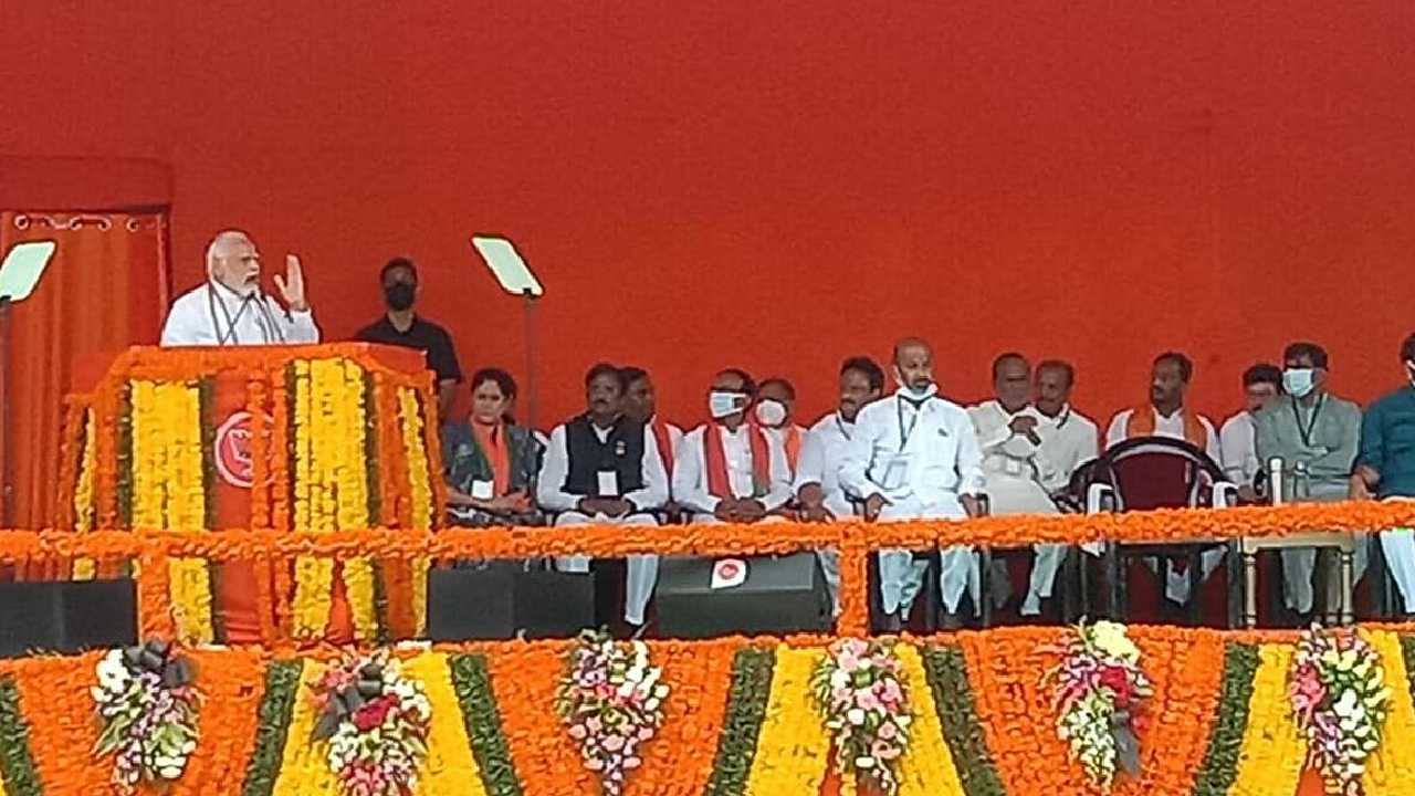 BJP: మోదీ సభకు పోలీసుల ఆటంకాలు.. బీజేపీ నేతల ఆగ్రహం BJP: మోదీ సభకు పోలీసుల ఆటంకాలు.. బీజేపీ నేతల ఆగ్రహం