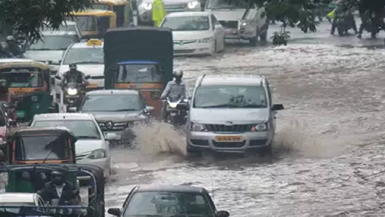 Bangalore Rains: బెంగళూరును ముంచెత్తిన వాన.. ఇద్దరు మృతి Bangalore Rains: బెంగళూరును ముంచెత్తిన వాన.. ఇద్దరు మృతి