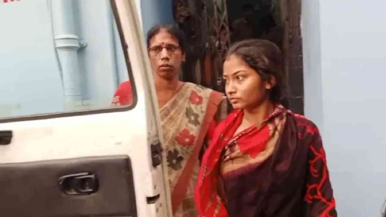 Bangladesh woman: ప్రియుడి కోసం బంగ్లాదేశ్ నుంచి ఈదుకుంటూ వచ్చిన యువతి Bangladesh woman: ప్రియుడి కోసం బంగ్లాదేశ్ నుంచి ఈదుకుంటూ వచ్చిన యువతి