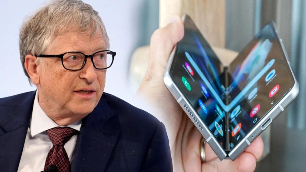 Bill Gates Uses A Foldable Phone But It Is Not From Microsoft (1)