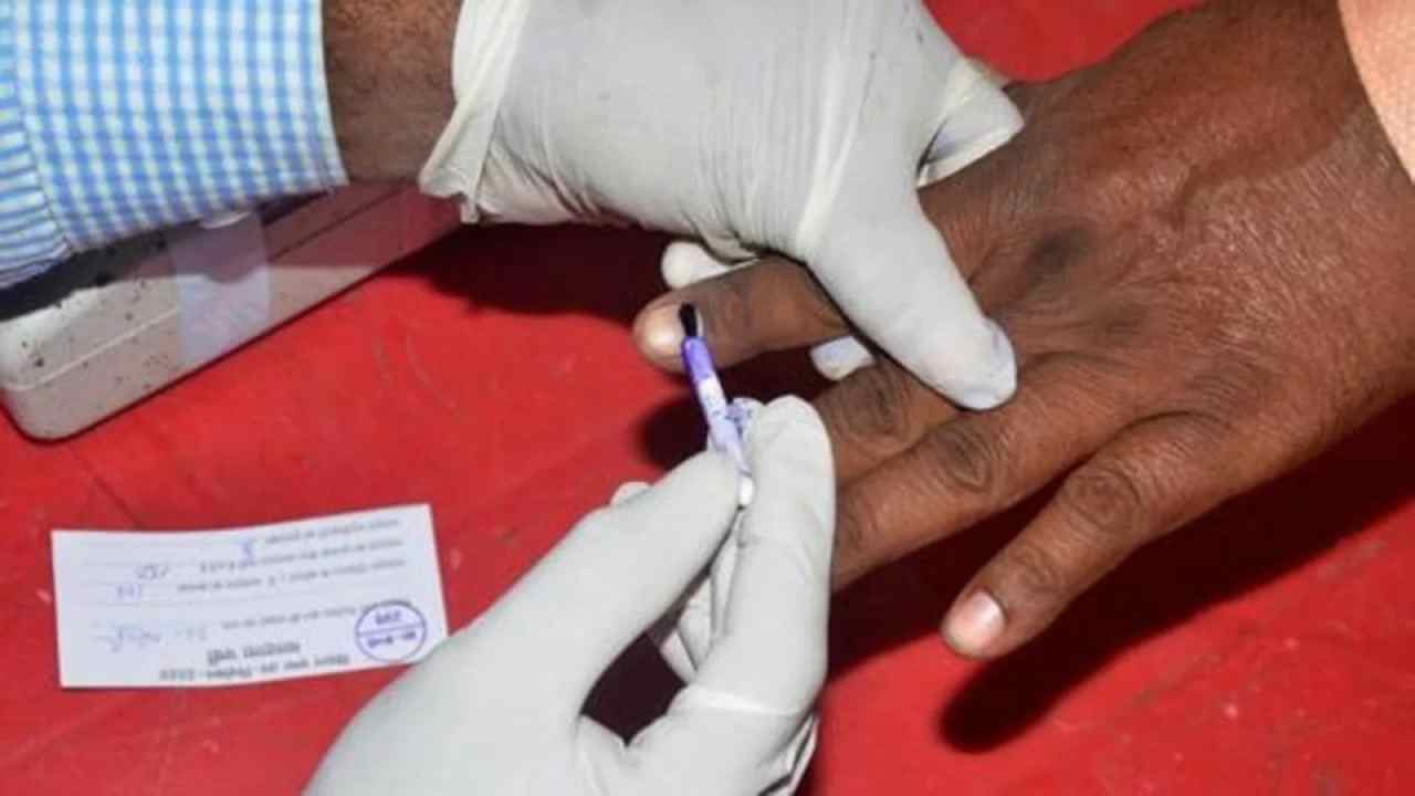 Bypoll Schedule: ఉప ఎన్నికల షెడ్యూల్ విడుదల.. ఏపీలో అసెంబ్లీ స్థానానికి కూడా Bypoll Schedule: ఉప ఎన్నికల షెడ్యూల్ విడుదల.. ఏపీలో అసెంబ్లీ స్థానానికి కూడా