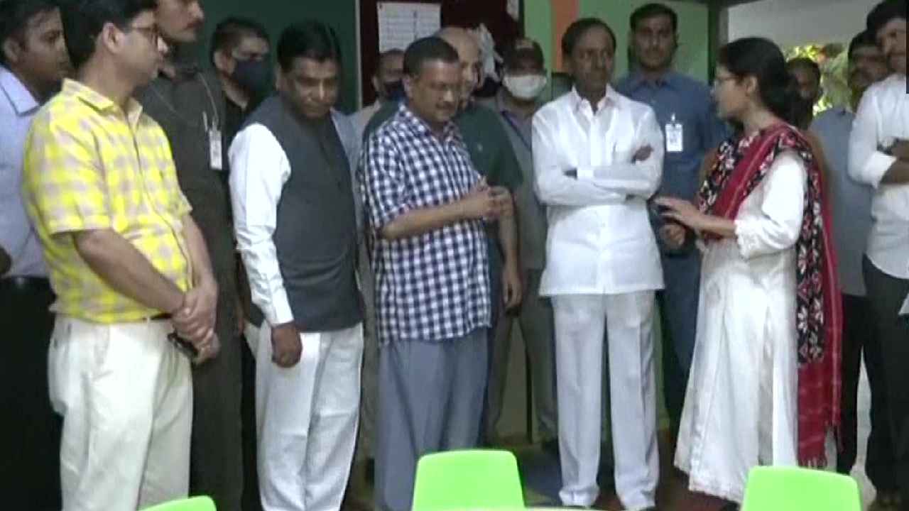 KCR Delhi Tour : ఢిల్లీలో కేసీఆర్.. మొహల్లా క్లినిక్, సర్వోదయ స్కూల్ సందర్శన KCR Delhi Tour : ఢిల్లీలో కేసీఆర్.. మొహల్లా క్లినిక్, సర్వోదయ స్కూల్ సందర్శన