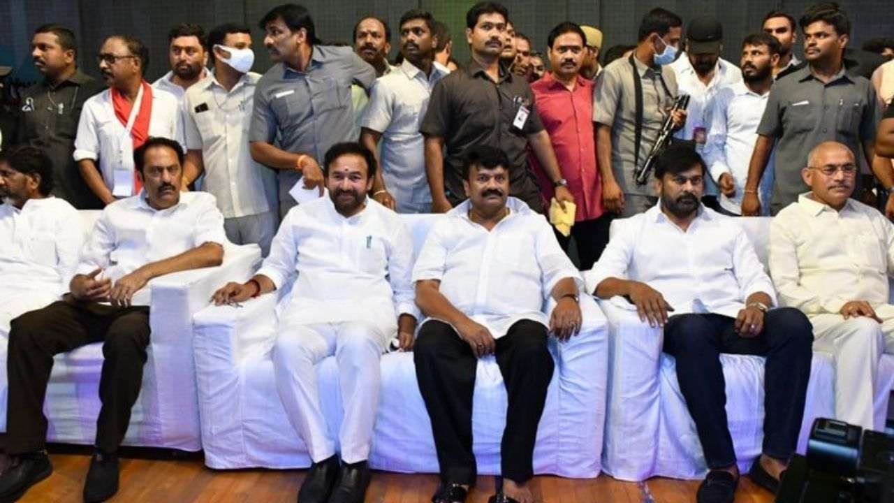 Cini Karmikostavam: సినీ కార్మికోత్సవంలో సినీ రాజకీయ ప్రముఖులు.. గ్యాలరీ