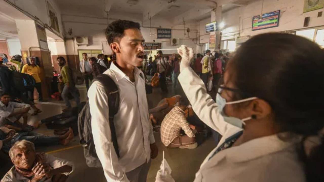 India Corona: దేశంలో స్వల్పంగా పెరిగిన కొవిడ్ కేసులు.. 55 మంది మృతి.. India Corona: దేశంలో స్వల్పంగా పెరిగిన కొవిడ్ కేసులు.. 55 మంది మృతి..