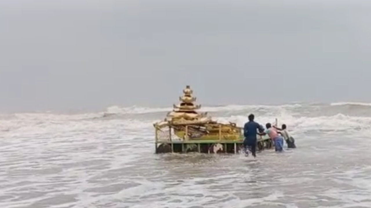 Cyclone Asani Effect Golden Chariot Flown To Reach Sunnapalli Coast In Srikakulam (1)