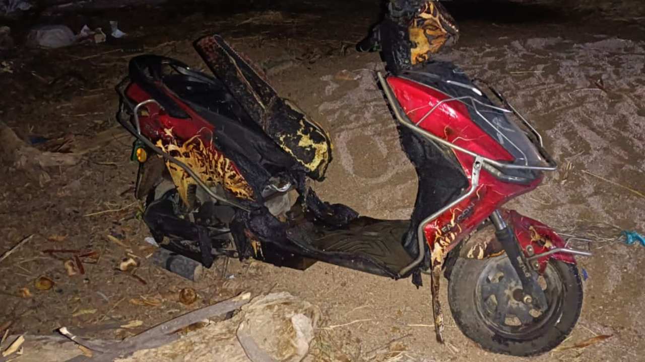 Electric bike: పేలిన ఎలక్ట్రిక్ బైక్.. తప్పిన ప్రమాదం.. Electric bike: పేలిన ఎలక్ట్రిక్ బైక్.. తప్పిన ప్రమాదం..