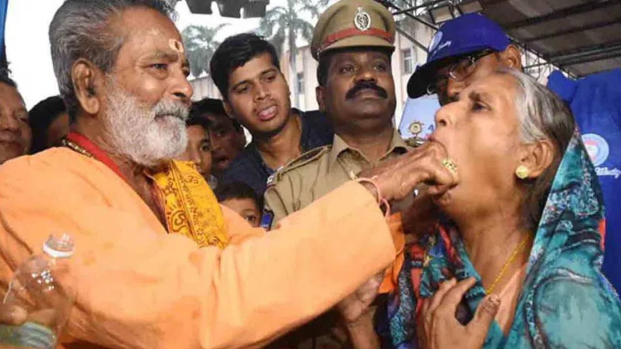 Bathini Fish Prasadam: ఈ ఏడాదీ పంపిణీ లేదు.. చేప ప్రసాదం కోసం హైదరాబాద్ రావొద్దు.. Bathini Fish Prasadam: ఈ ఏడాదీ పంపిణీ లేదు.. చేప ప్రసాదం కోసం హైదరాబాద్ రావొద్దు..