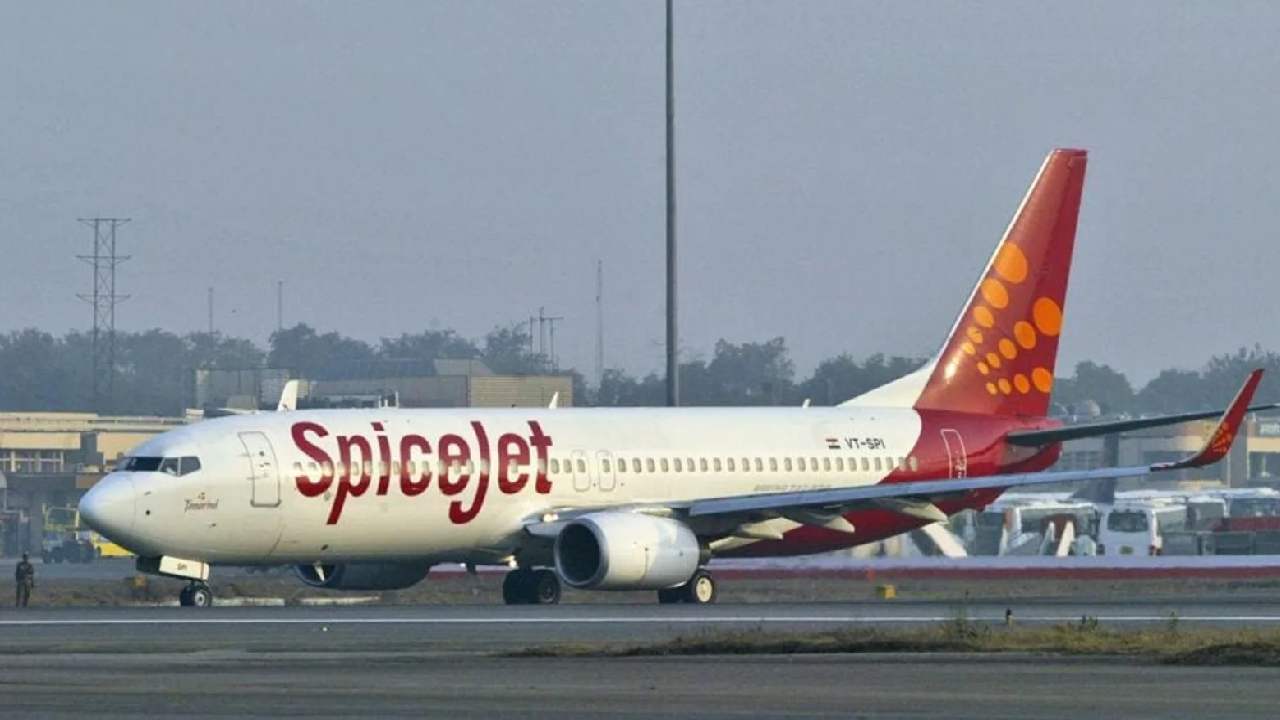 Flight Turbulence: కుదుపునకు గురైన విమానం.. 11 మందికి గాయాలు Flight Turbulence: కుదుపునకు గురైన విమానం.. 11 మందికి గాయాలు