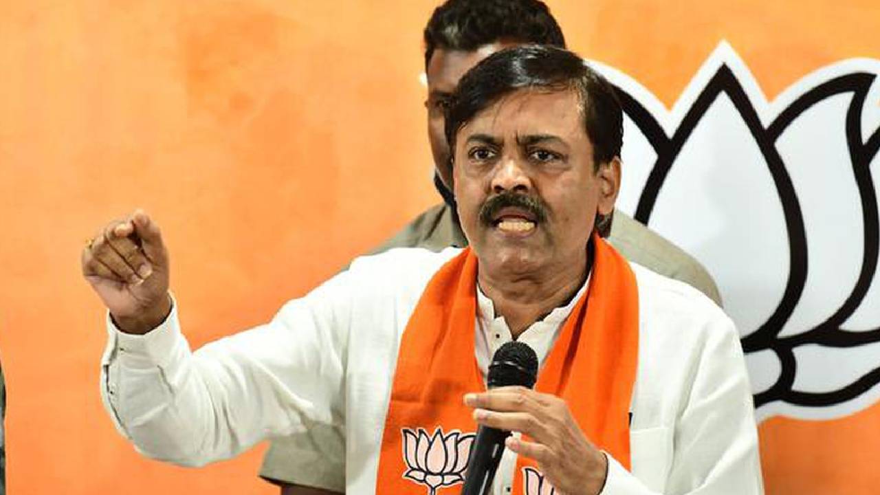 GVL Comments: బుల్డోజర్స్ ఎత్తితేనే ఏపీలో అవినీతి నిర్మూలన: జీవీఎల్ GVL Comments: బుల్డోజర్స్ ఎత్తితేనే ఏపీలో అవినీతి నిర్మూలన: జీవీఎల్
