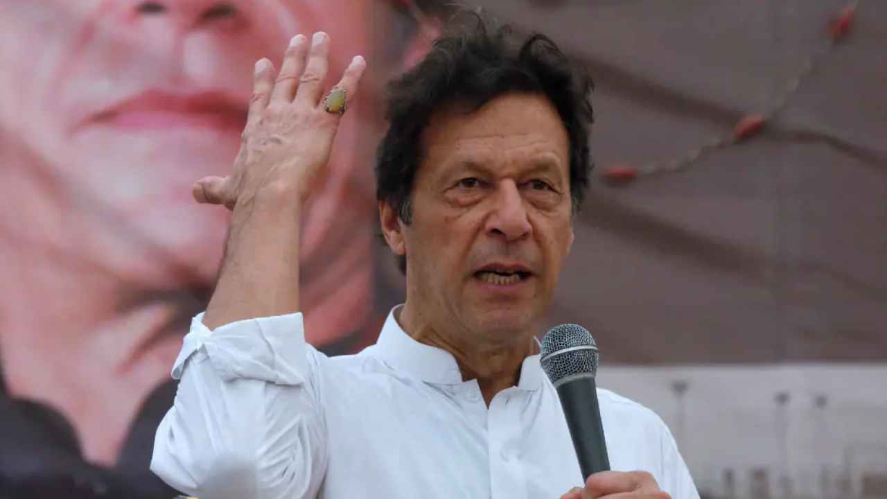 Imran Khan: తనను తాను గాడిదతో పోల్చుకున్న ఇమ్రాన్.. సోషల్ మీడియాలో నవ్వులు పూయిస్తున్న వీడియో.. Imran Khan: తనను తాను గాడిదతో పోల్చుకున్న ఇమ్రాన్.. సోషల్ మీడియాలో నవ్వులు పూయిస్తున్న వీడియో..