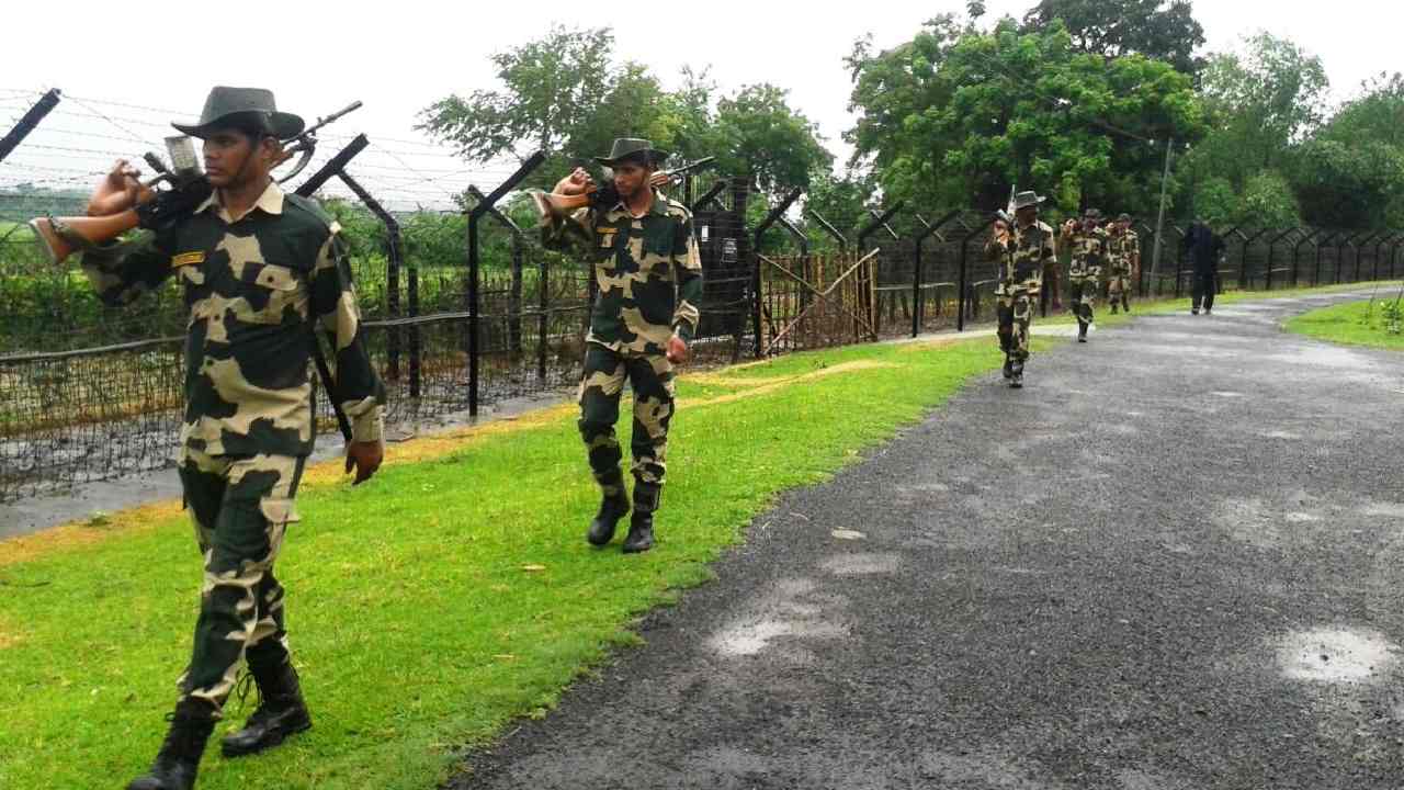 Indian Army: రెండు వందల మంది తీవ్రవాదులు చొరబాటుకు సిద్ధం: ఇండియన్ ఆర్మీ Indian Army: రెండు వందల మంది తీవ్రవాదులు చొరబాటుకు సిద్ధం: ఇండియన్ ఆర్మీ