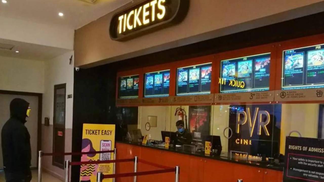 Ticket Rates: పెరిగిన టికెట్ రేట్లు.. సినిమాకు వరమా.. శాపమా? Ticket Rates: పెరిగిన టికెట్ రేట్లు.. సినిమాకు వరమా.. శాపమా?