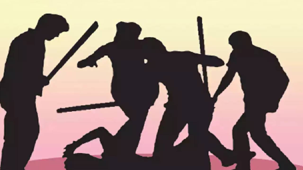 Kannada songs: కన్నడ పాటలకు డాన్స్.. పెళ్లి బృందంపై దాడి Kannada songs: కన్నడ పాటలకు డాన్స్.. పెళ్లి బృందంపై దాడి