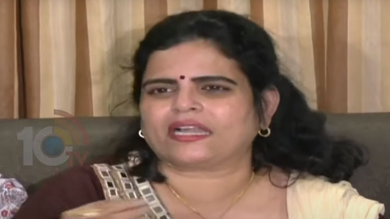 Karate Kalyani: పాపని దత్తత తీసుకోలేదు.. కిడ్నాప్ కూడా చేయలేదు Karate Kalyani: పాపని దత్తత తీసుకోలేదు.. కిడ్నాప్ కూడా చేయలేదు