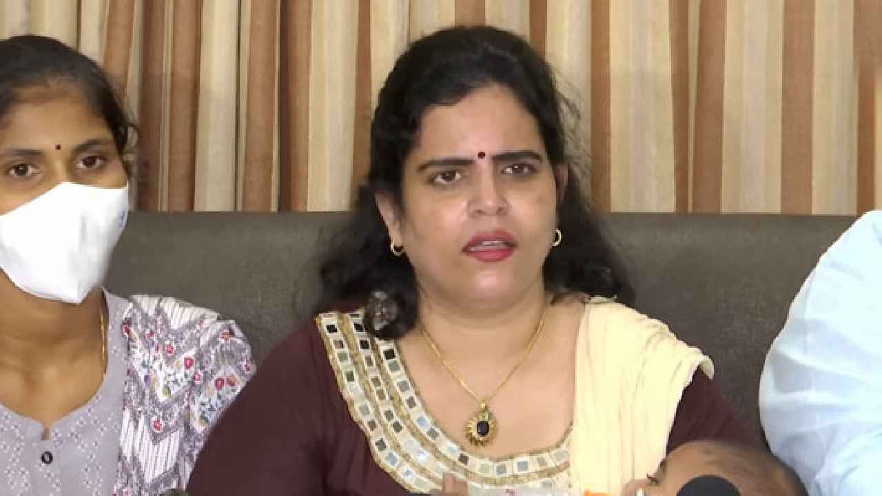Karate Kalyani On ChildAdoption : చిన్నారిని దత్తత తీసుకున్నా అని చెప్పడానికి కారణమిదే-కరాటే కల్యాణి Karate Kalyani On ChildAdoption : చిన్నారిని దత్తత తీసుకున్నా అని చెప్పడానికి కారణమిదే-కరాటే కల్యాణి