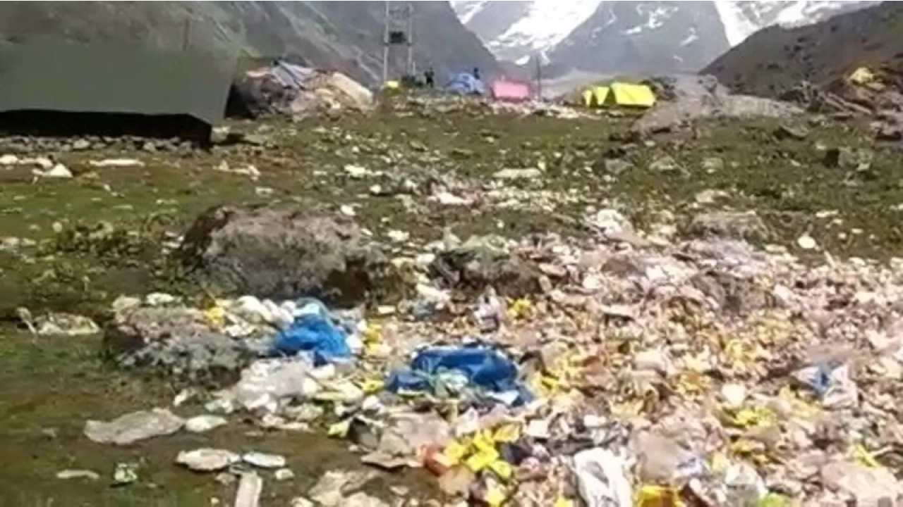 Kedarnath: కేదార్నాథ్లో పేరుకుపోతున్న చెత్త.. మోదీ ఏమన్నారంటే Kedarnath: కేదార్నాథ్లో పేరుకుపోతున్న చెత్త.. మోదీ ఏమన్నారంటే