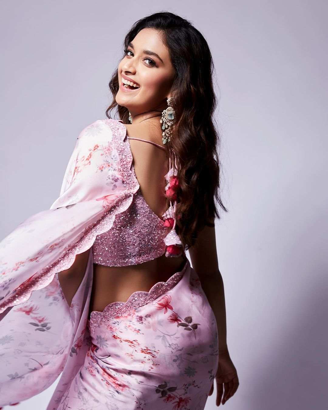 Keerthy Suresh Looks Amazing In Pink Saree004