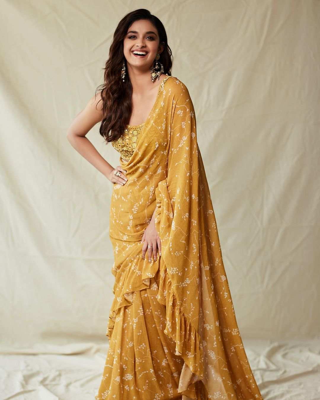 Keerthy Suresh Looks Amazing In Pink Saree011