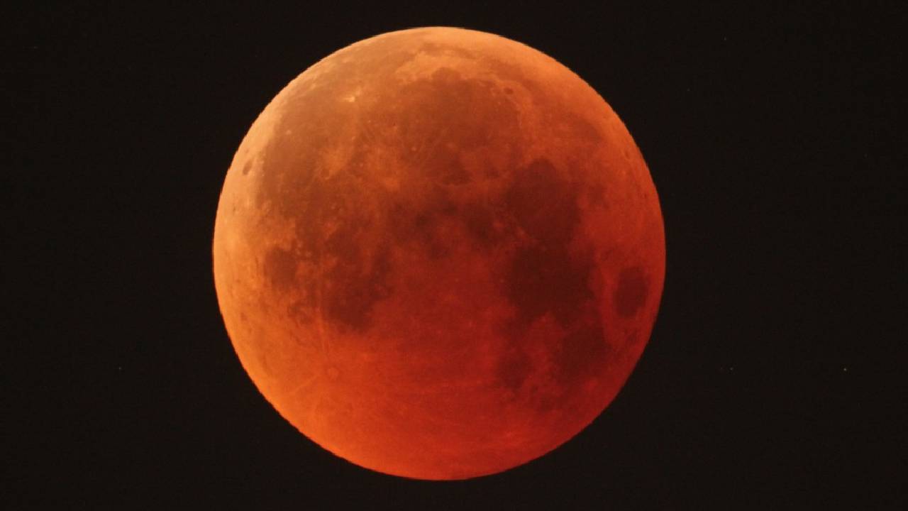 lunar eclipse: రేపే చంద్ర గ్రహణం.. మన దేశంలో ఉందా? lunar eclipse: రేపే చంద్ర గ్రహణం.. మన దేశంలో ఉందా?